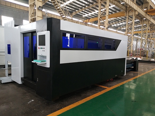 Full Closed Fiber Laser Cutting Machine na may Pallet Changer 4kw IPG